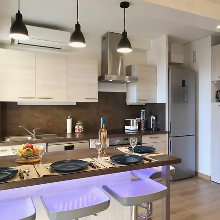 Cosy And Quiet In Apartment *